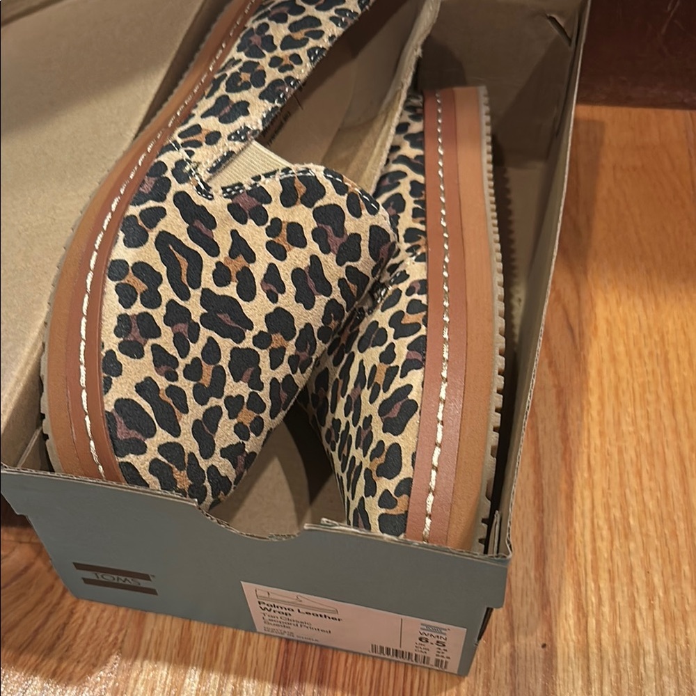 Toms Brown and Black Flats Slip-On Loafers